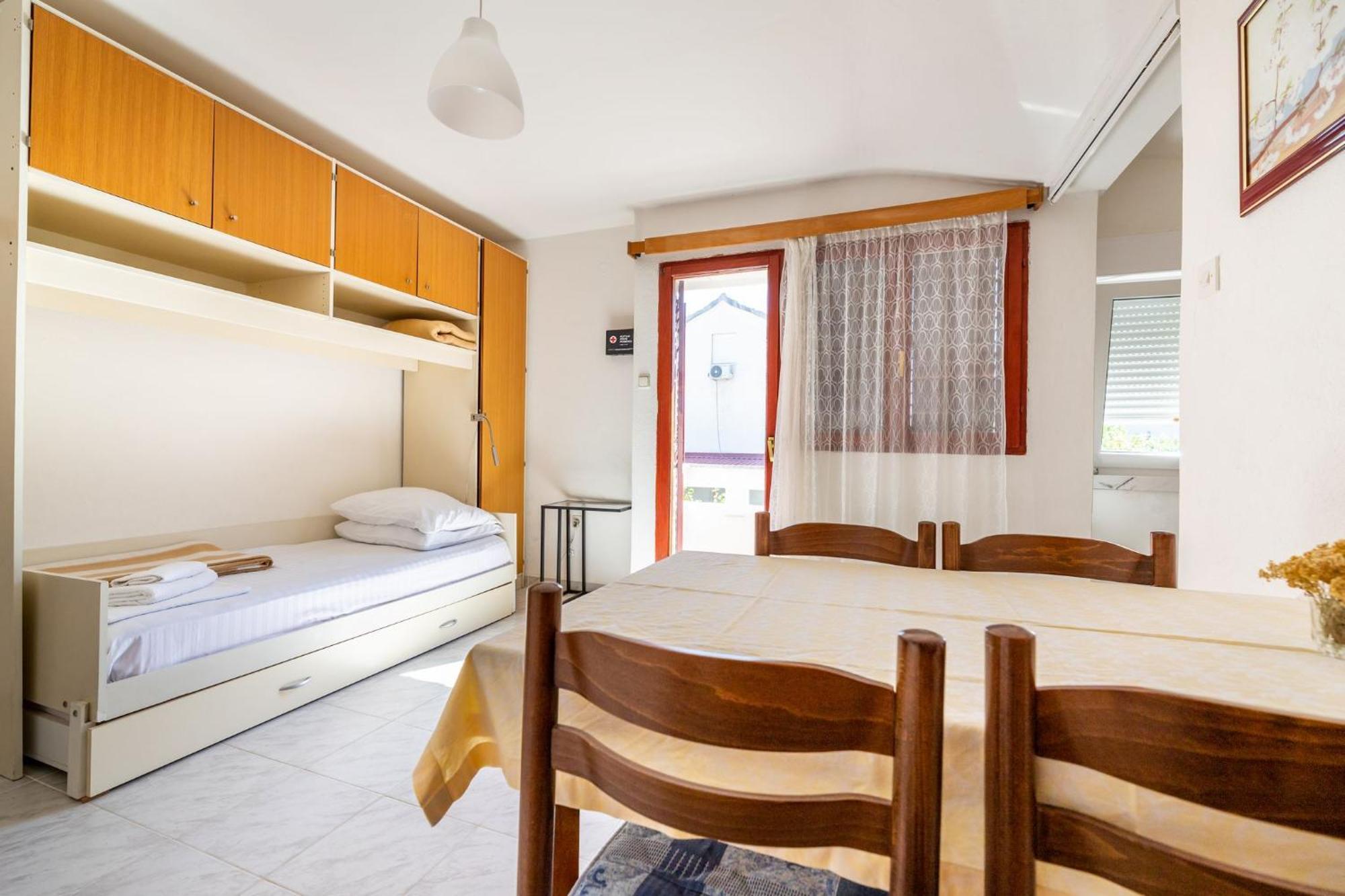 Apartments Janko Zarok Башка Екстер'єр фото