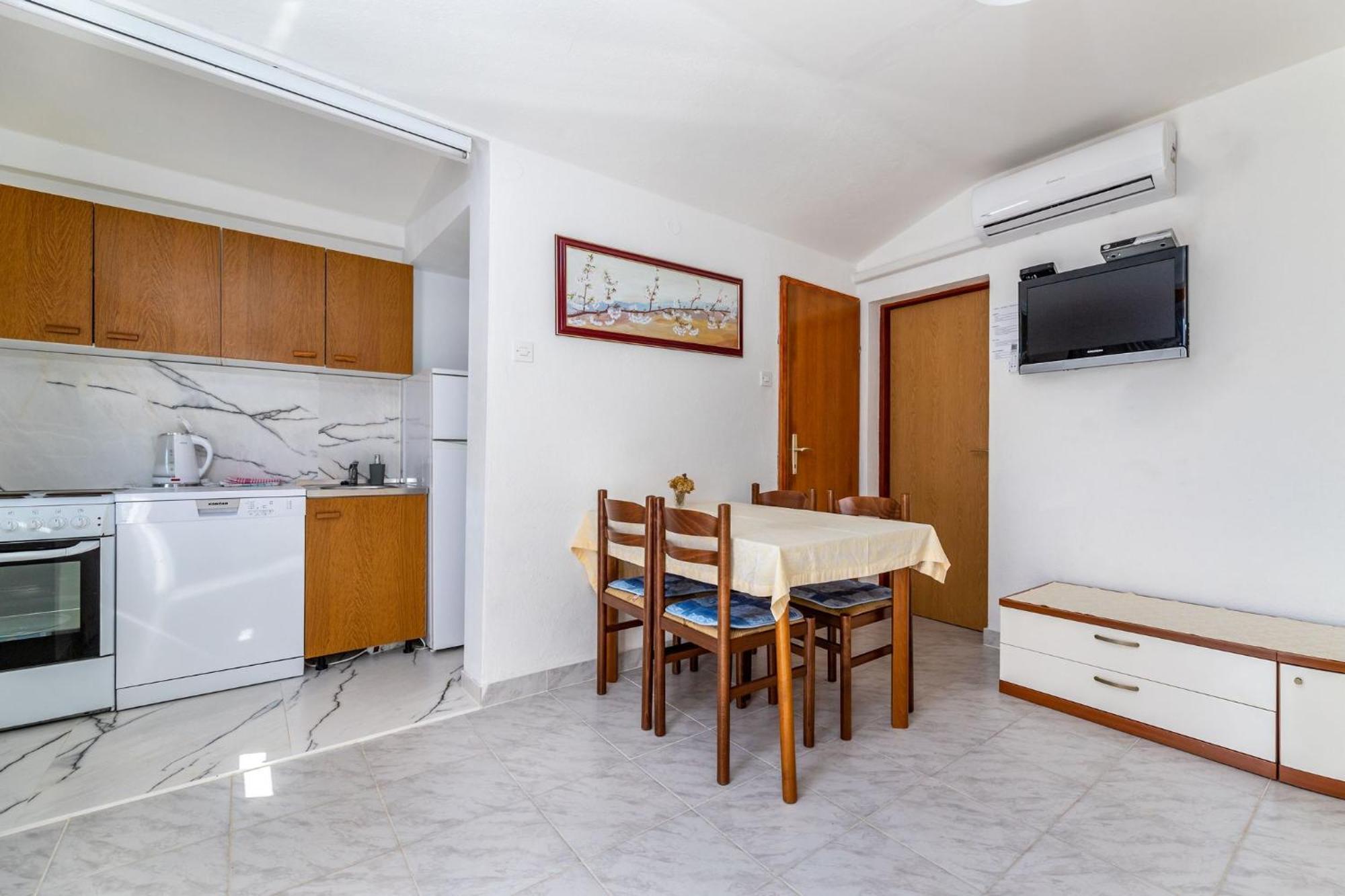 Apartments Janko Zarok Башка Екстер'єр фото