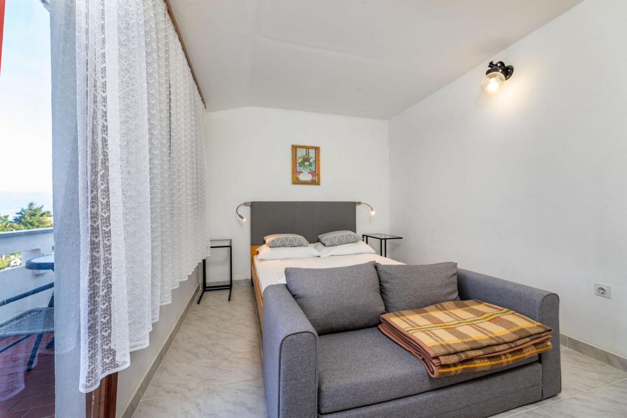 Apartments Janko Zarok Башка Екстер'єр фото